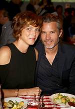 Alexis Knief Married to Actor Husband Timothy Olyphant; Loving Father Timothy Finds It Hard to Impre ·