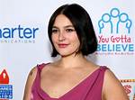 Embrace Natural Beauty: Gracie Mcgraw Poses Makeup-Free